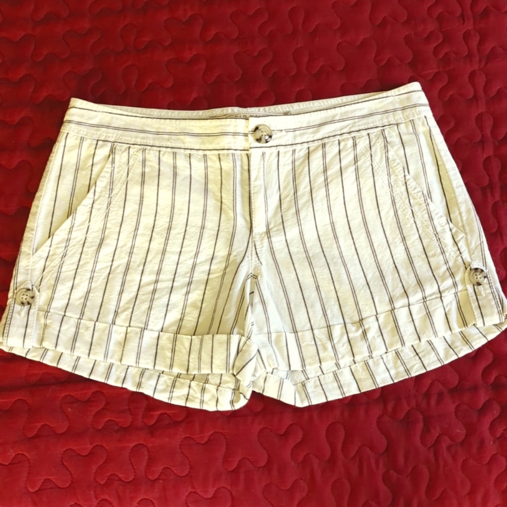 EUC Linen-Blend Cuffed Shorts
